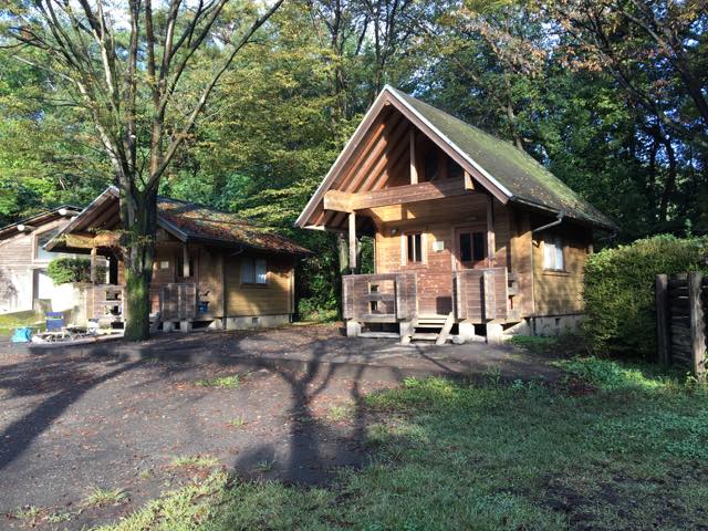 智光山公園キャンプ場のロッジと呼ばれる宿泊棟
